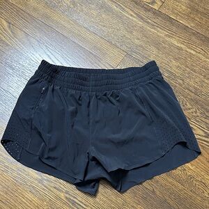 Ladies Athleta Black Hustle 3” Shorts - Size Small